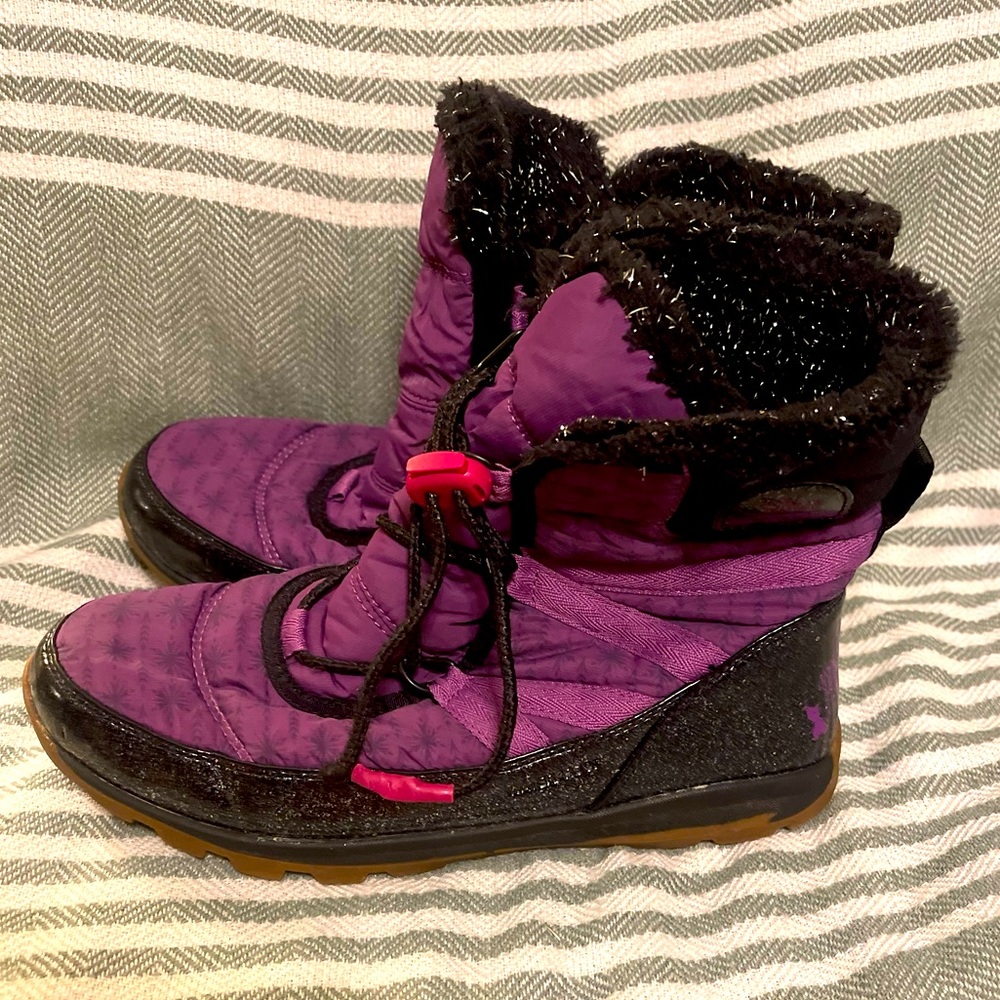 Sorel X Disney Youth Whitney Short
Frozen 2 Boots in Purple Sz 7 - Picture 1 of 4